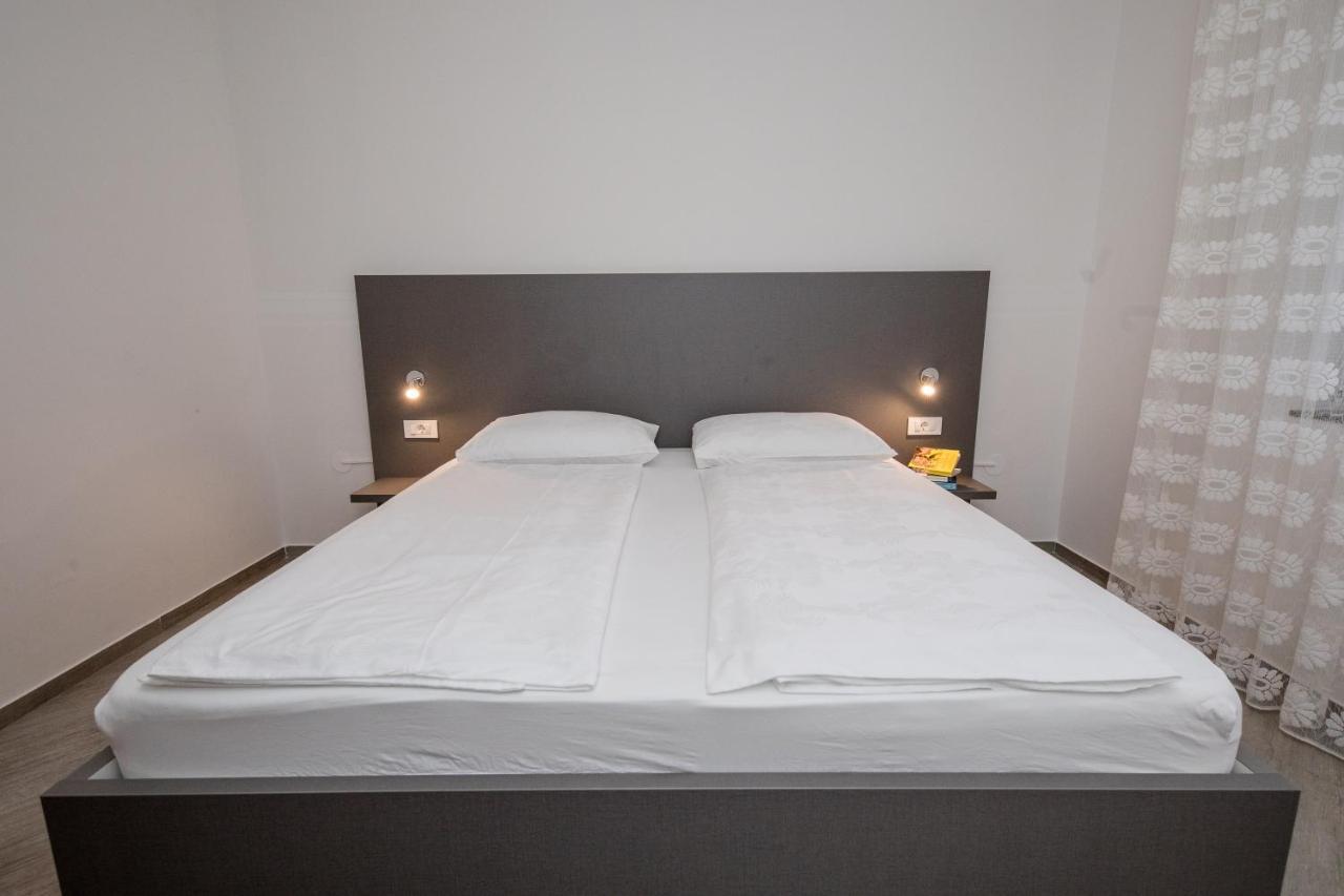 Apartments Kos Supetarska Draga Ngoại thất bức ảnh